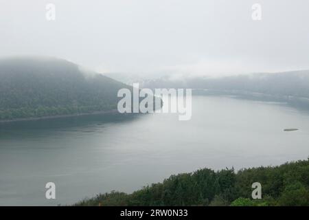 Lago Edersee in tarda estate, Assia, Germania Foto Stock