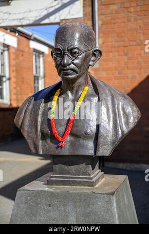 Busto del Mahatma Gandhi, il vecchio forte, la prima prigione di Johannesburg, Constitution Hill, Hillbrow, Johannesburg, provincia di Gauteng, Sudafrica Foto Stock