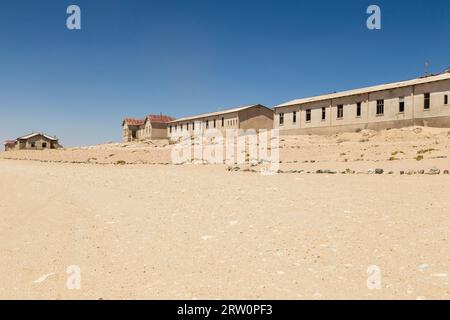 Case abbandonate nella città fantasma di Kolmanskop, Namibia Foto Stock