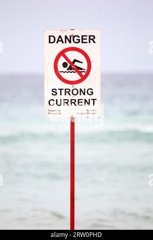 Niente nuoto, segnale di forte corrente a Manly Beach, Sydney, Australia Foto Stock