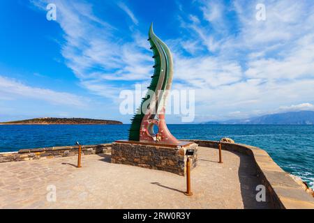 Agios Nikolaos, Grecia - 25 ottobre 2021: Corno di Amalthea o della Cornucopia, un simbolo eterno di abbondanza in Agios, Hagios o Aghios Nikolaos, a c Foto Stock