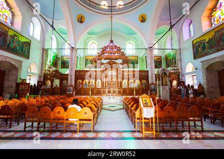 Heraklion, Grecia - 13 ottobre 2021: La cattedrale di San Tito o l'interno di Hagios Titos. È una chiesa greco-ortodossa nella città di Heraklion a Creta Foto Stock