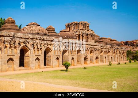 Elephant maneggio, parte dell'enclosure Zanana di Hampi, centro di Vijayanagara indù impero in Karnataka, India Foto Stock