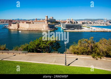 Fort Saint Jean è una fortificazione all'ingresso del vecchio porto di Marsiglia città in Francia Foto Stock