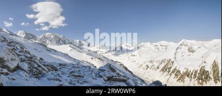 Scenic panorama di sole montagne Kackar in Turchia Foto Stock