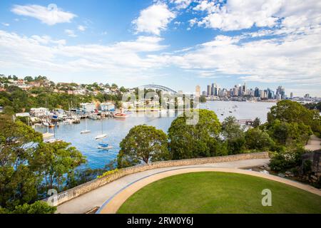 Il CBD di Sydney e dintorni Harbour per Berrys Bay e vecchio BP Australia raffineria, in una limpida giornata estiva il 8 febbraio 2015 Foto Stock