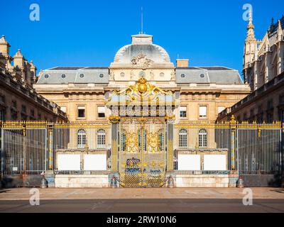 Il Palais de Justice o Justice Palace si trova sul Boulevard du Palais nel centro di Parigi, in Francia Foto Stock