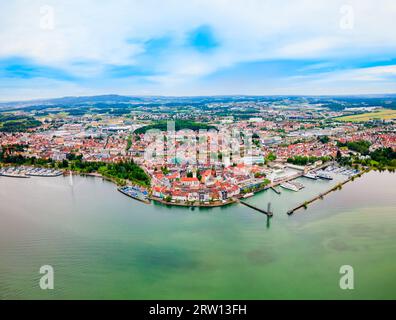 Vista panoramica aerea di Friedrichshafen. Friedrichshafen è una città sulle rive del lago di Costanza o Bodensee in Baviera, Germania. Foto Stock