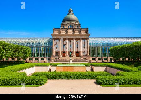 La Cancelleria di Stato bavarese o l'edificio Bayerische Staatskanzlei si trova nel centro di Monaco di Baviera, in Germania Foto Stock