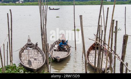 Tradizionale stazione delle barche foto 4K scattata da Ruhitpur, Bangladesh, il 5 settembre 2022 Foto Stock