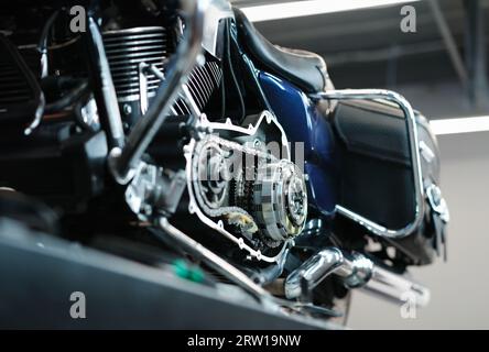 Moto blu in riparazione sevice closeup sfondo Foto Stock