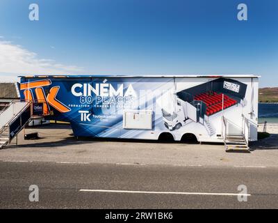 Un cinema mobile a Port Ellen a Islay, Ebridi interne, Scozia, Regno Unito. Foto Stock