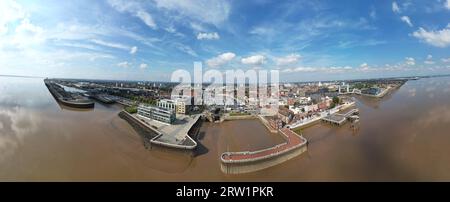 Vista droni ad alta risoluzione di Hull, zona marina sul litorale del Regno Unito Foto Stock