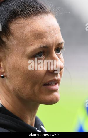 Derby, Regno Unito. 16 settembre 2023. Arbitro, Rebecca Welch durante la partita di Sky Bet League 1 tra Derby County e Portsmouth al Pride Park, Derby sabato 16 settembre 2023. (Foto: Jon Hobley | mi News) crediti: MI News & Sport /Alamy Live News Foto Stock