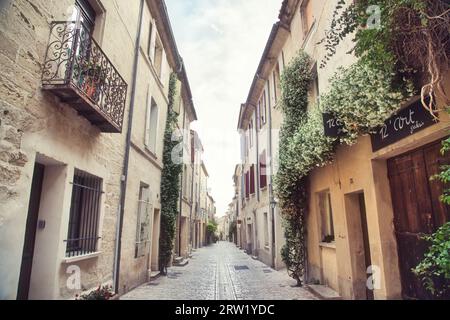 I vicoli della piccola città francese di 'Uzès' Foto Stock