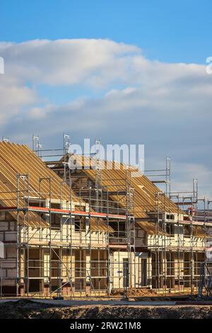 11.04.2023, Germania, Renania settentrionale-Vestfalia, Duisburg-costruzione di abitazioni in nuove zone edificabili, nuovi quartieri edificabili con case unifamiliari, Foto Stock