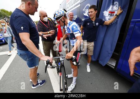 Pola De Allande, Spagna. 16 settembre 2023. Il belga Remco Evenepoel di Soudal Quick-Step raffigurato all'inizio della tappa 20 dell'edizione 2023 della "Vuelta a Espana", da Manzanares El Real a Guadarrama (207, 8 km), in Spagna, sabato 16 settembre 2023. La Vuelta si svolge dal 26 agosto al 17 settembre. BELGA PHOTO PEP DALMAU Credit: Belga News Agency/Alamy Live News Foto Stock