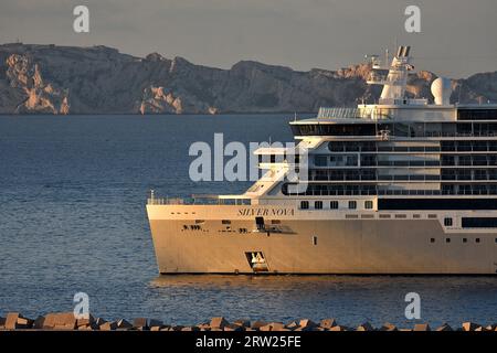 Marsiglia, Francia. 15 settembre 2023. La nave passeggeri Silver Nova arriva al porto francese mediterraneo di Marsiglia. (Foto di Gerard bottino/SOPA Images/Sipa USA) credito: SIPA USA/Alamy Live News Foto Stock