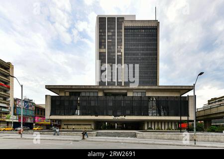 Bogotà, Colombia - 15 aprile 2022: Costruzione della Banca della Repubblica a Bogotà, Colombia. Foto Stock