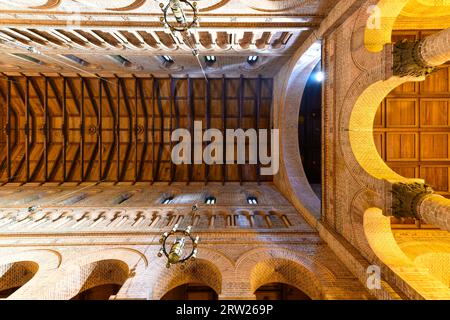 Bogotà, Colombia - 15 aprile 2022: Cattedrale metropolitana di Medellin ufficialmente cattedrale metropolitana Basilica dell'Immacolata Concezione. Foto Stock