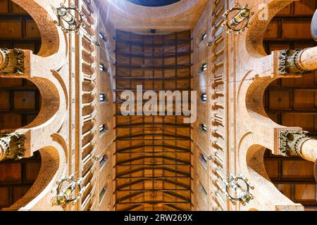 Bogotà, Colombia - 15 aprile 2022: Cattedrale metropolitana di Medellin ufficialmente cattedrale metropolitana Basilica dell'Immacolata Concezione. Foto Stock