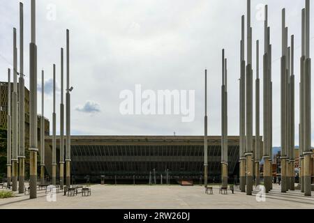 Medellin, Colombia - 15 aprile 2022: Il Parco delle luci in Plaza Cisneros a Medellín, Colombia. Foto Stock