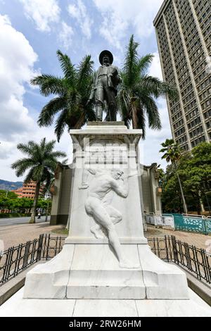 Medellin, Colombia - 15 aprile 2022 - Monumento a Francisco Javier Cisneros. Foto Stock