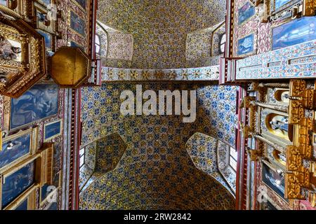 Bogotà, Colombia - 10 aprile 2022: Museo Santa Clara nella chiesa del vecchio Convento reale di Santa Clara, completato nel 1647 a Bogotà, Colombia. Foto Stock