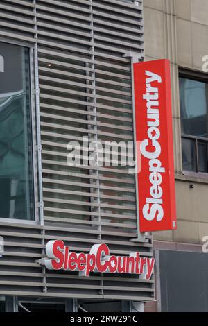 Banner DEL PAESE DI SONNO presso Storefront. Sleep Country Canada Holdings Inc. È un rivenditore di materassi canadese con oltre 250 negozi in tutto il Canada. HALIFAX Foto Stock