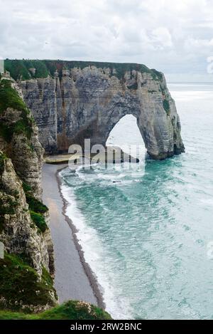 Arco di Manneporte vicino a Étretat in Normandia/Francia Foto Stock