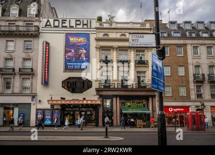 Londra, Regno Unito: The Adelphi Theatre on the Strand nel centro di Londra. Il teatro sta mostrando il musical indietro nel futuro. Foto Stock