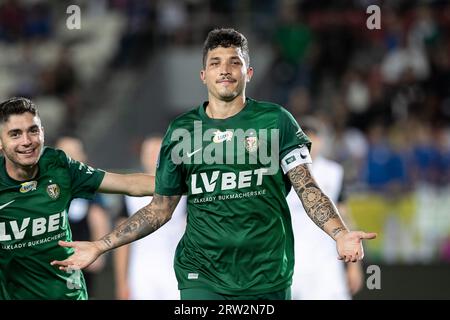 Erick Exposito Hernandez di Slask Wroclaw festeggia dopo aver segnato un gol durante la partita di calcio polacca PKO Ekstraklasa League 2023/2024 tra Puszcza Niepolomoce e Slask Wroclaw allo stadio Cracovia. Punteggio finale; pallone Puszcza Niepolomice 1:3 di Breslavia. Foto Stock