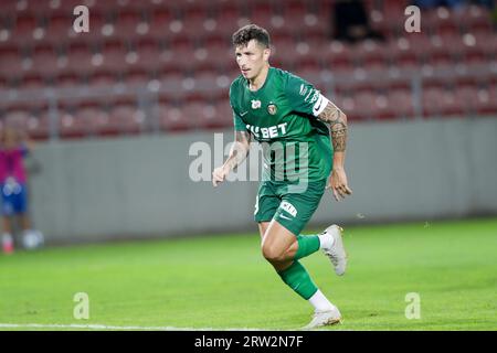 Erick Exposito Hernandez di Slask Wroclaw visto in azione durante la partita di calcio polacca PKO Ekstraklasa League 2023/2024 tra Puszcza Niepolomoce e Slask Wroclaw allo Stadio Cracovia. Punteggio finale; pallone Puszcza Niepolomice 1:3 di Breslavia. Foto Stock