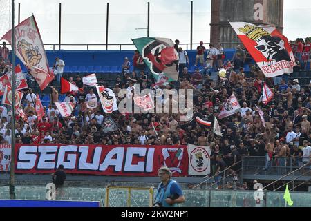 Pisa, Italia. 16 settembre 2023. Tifosi Bari in occasione del Pisa SC vs SSC Bari, partita di serie B a Pisa, Italia, 16 settembre 2023 crediti: Agenzia fotografica indipendente/Alamy Live News Foto Stock