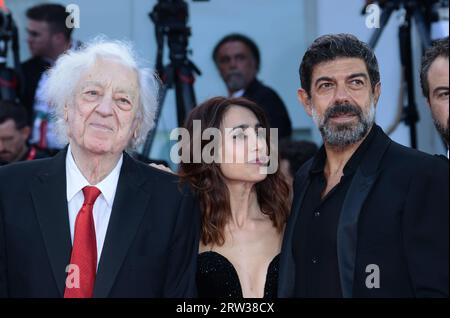 VENEZIA, ITALIA - AGOSTO 30: Paolo Bonacelli, Silvia D'amico e Pierfrancesco Favino partecipano al Red carpet di apertura della 80 Mostra del Cinema di Venezia Foto Stock