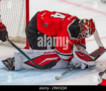 Losanna, Svizzera. 9 giugno 2023. Ivars Punnevos (portiere) di Losanna HC (74) fa una sosta durante la partita del terzo giorno della Lega Nazionale Svizzera 203-2024 si è svolta alla Vaudoise Arena di Losanna tra Losanna HC e SCL Tigers. (Foto di: Eric Dubost/Sipa USA) credito: SIPA USA/Alamy Live News Foto Stock