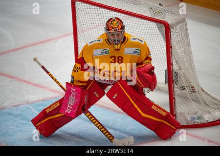 Losanna, Svizzera. 9 giugno 2023. Stepjhane Charlin (portiere) degli SCL Tigers (38) è in azione durante la partita del terzo giorno della Lega Nazionale Svizzera 203-2024 si è svolta alla Vaudoise Arena di Losanna tra Losanna HC e SCL Tigers. (Foto di: Eric Dubost/Sipa USA) credito: SIPA USA/Alamy Live News Foto Stock