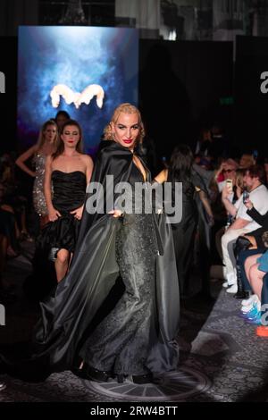 Elton Ilirjani cammina al Malan Breton London Fashion Week SS24 Runway Show a Londra, in inglese, il 15 settembre 2023 (foto di David Warren/Sipa? USA) credito: SIPA USA/Alamy Live News Foto Stock