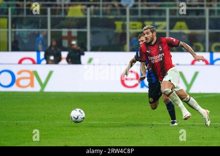 Theo Hernandez (#19 AC Milan) durante il campionato italiano di serie A partita tra FC Internazionale e AC Milan il 16 settembre 2023 allo stadio Giuseppe Meazza di Milano Foto Stock