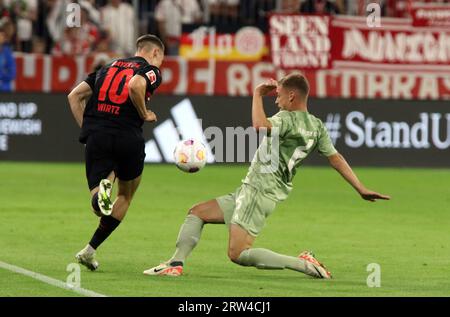 MONACO, Germania. , . 27 Konrad LAIMER e 10 Florian WIRTZ durante la partita di Bundesliga tra il Bayern Muenchen e IL BAYER 04 LEVERKUSEN all'Allianz Arena di Monaco di Baviera il 15. Settembre 2023, Germania. DFL, Fussball, 2:2, (foto e copyright @ ATP Images/Arthur THILL (THILL Arthur/ATP/SPP) credito: SPP Sport Press Photo. /Alamy Live News Foto Stock