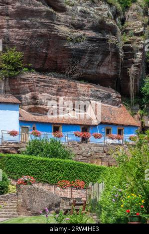 Dimore rupestri storiche, Maison des rochers, nel quartiere Graufthal, Eschbourg, Alsazia, Francia Foto Stock