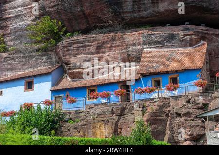 Dimore rupestri storiche, Maison des rochers, nel quartiere Graufthal, Eschbourg, Alsazia, Francia Foto Stock