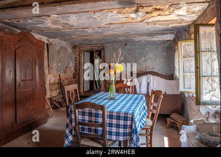 All'interno delle storiche dimore rupestri, Maison des rochers, nel quartiere Graufthal, Eschbourg, Alsazia, Francia Foto Stock