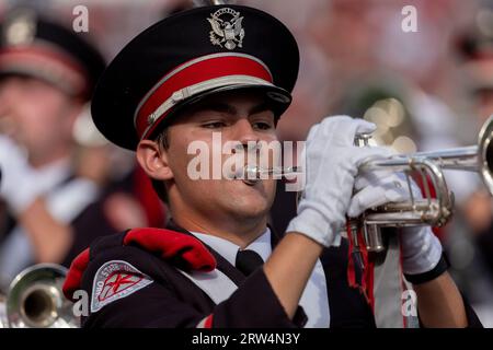 Columbus, Ohio, USA. 16 settembre 2023. La banda di marchiatura degli Ohio State Buckeyes si esibisce prima della partita tra i Western Kentucky Hilltoppers e gli Ohio State Buckeyes all'Ohio Stadium di Columbus, Ohio. (Immagine di credito: © Scott Stuart/ZUMA Press Wire) SOLO USO EDITORIALE! Non per USO commerciale! Foto Stock