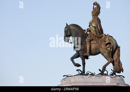 Statua equestre in bronzo del re Jose i del 1775 all'alba a Lisbona, Portogallo Foto Stock