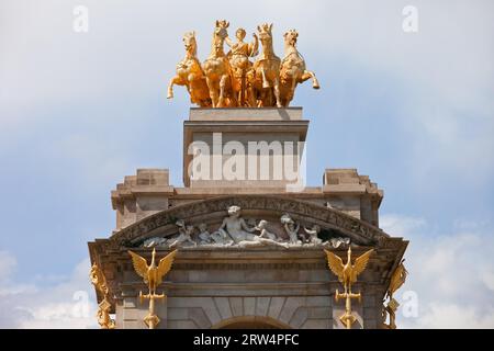 Scultura Quadriga de l'Aurora in cima al font de la Cascada nel parco Ciutadella di Barcellona Foto Stock