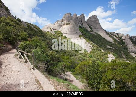 Sentiero sulle montagne di Montserrat in Catalogna, Spagna Foto Stock