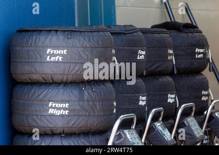 Melbourne, Australia, 12 marzo 2014, gli pneumatici di F1 sono pronti per l'uso al Gran Premio d'Australia Foto Stock