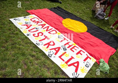 MELBOURNE, AUSTRALIA, 16 marzo: Marzo in marzo protesta per il potere popolare, un voto di sfiducia nei liberali, Tony Abbott guidò il governo Foto Stock