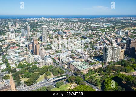 Una giornata limpida e soleggiata a Sydney, guardando ad est verso Allianz Arena e SCG Foto Stock